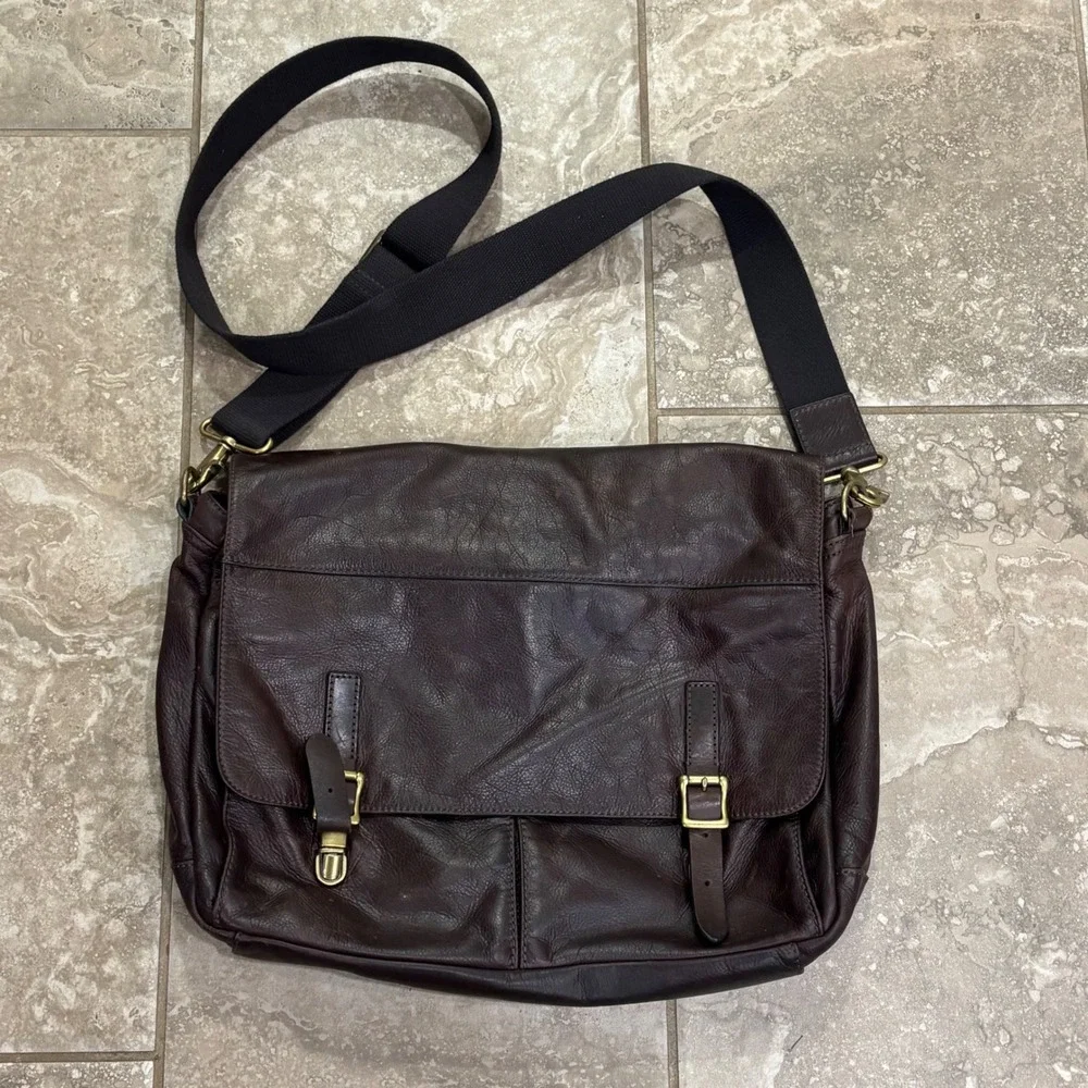 Fossil Defender Messenger Bag Dark Brown Leather Crossbody MBG9037